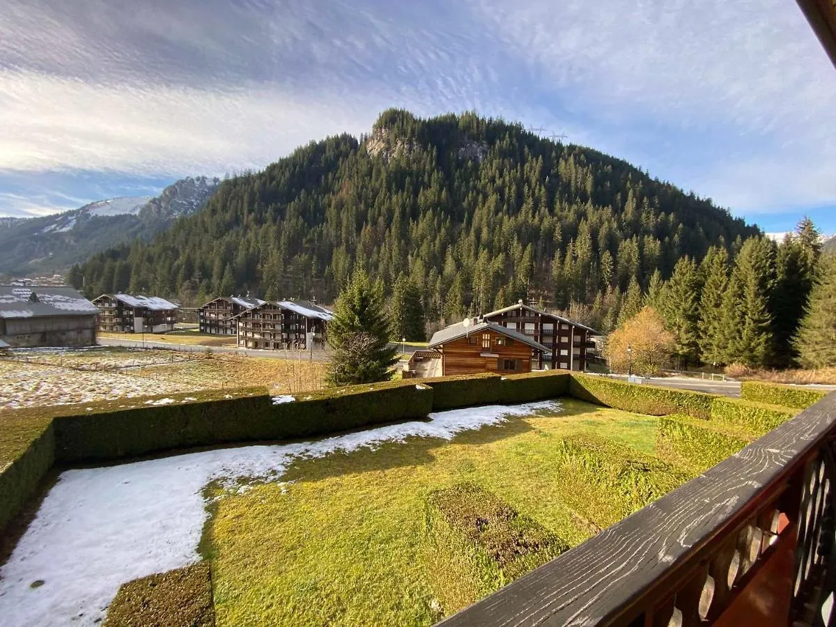 Appartement Charmant Et Calme A 1000M Du Village Et Proche Des Telecabines, Parking Inclus - Fr-1-693-53 Chatel 0*,  France